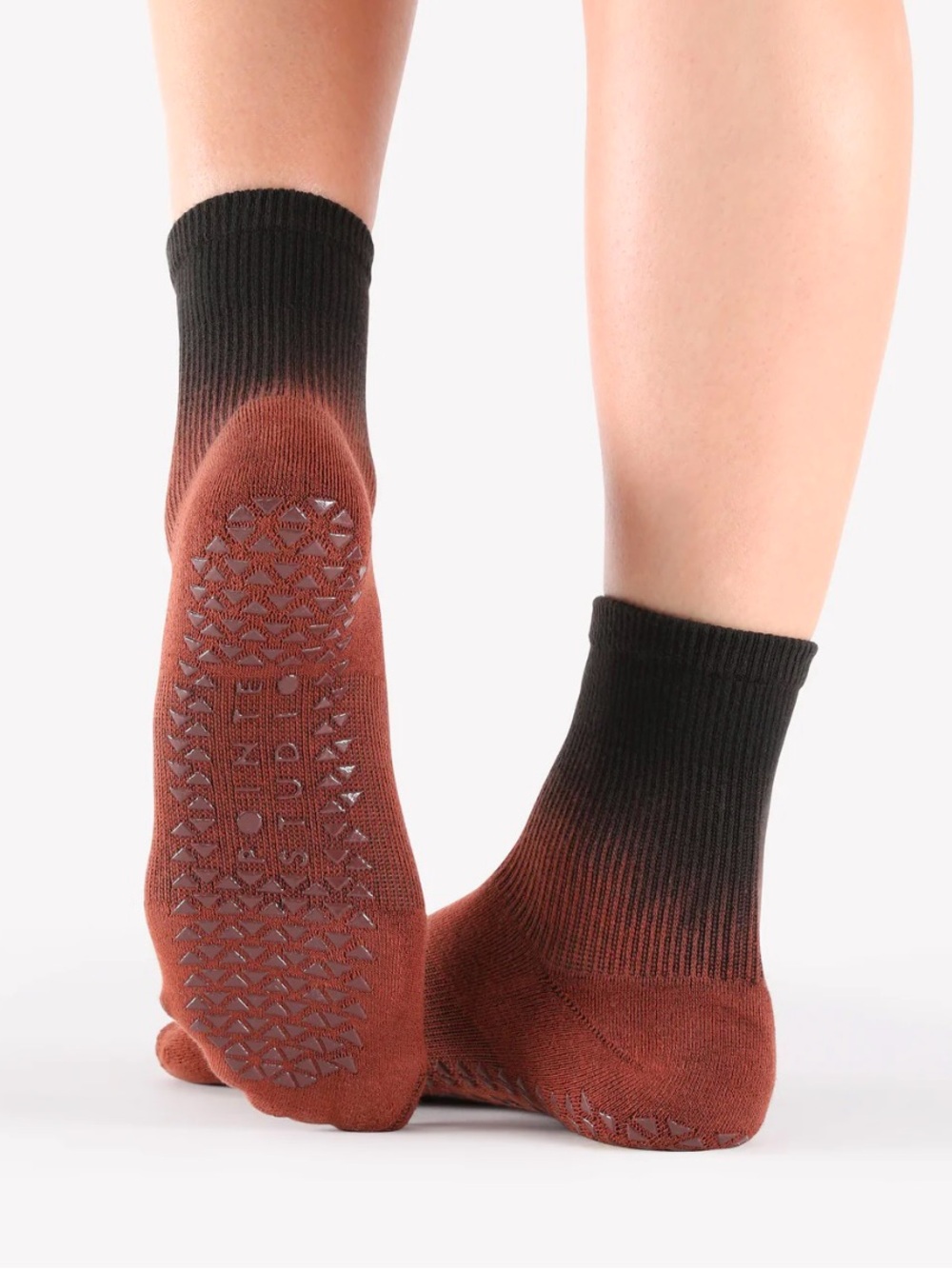 NWT Pointe Studio Cameron Grip Sock in Ombre size M/L